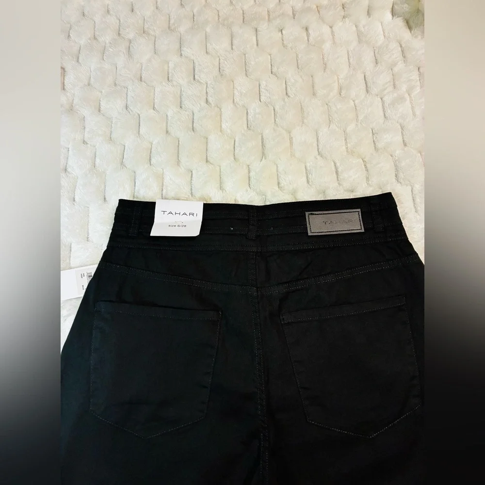 Tahari Black Bermuda Shorts - Size 6/28